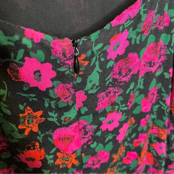 All In Favor Black Fuchsia Floral Print Ruffle Romper Size Large - Picture 7 of 9